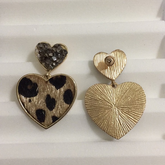 Cheetah print heart drop earrings - Picture 4 of 7